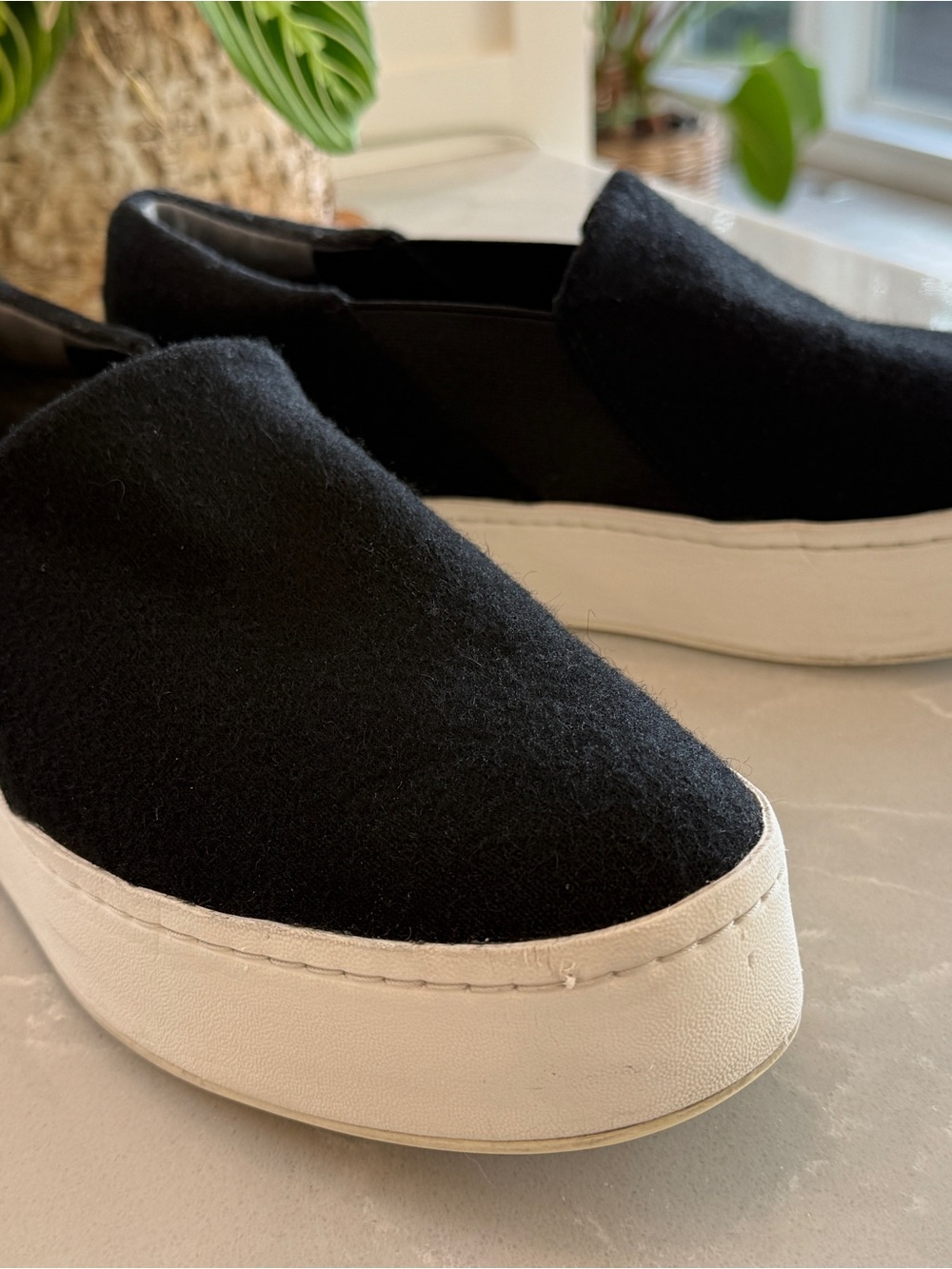 Vince Warren Black Slip-On Platform Sneakers in Women’s Size 8.5
